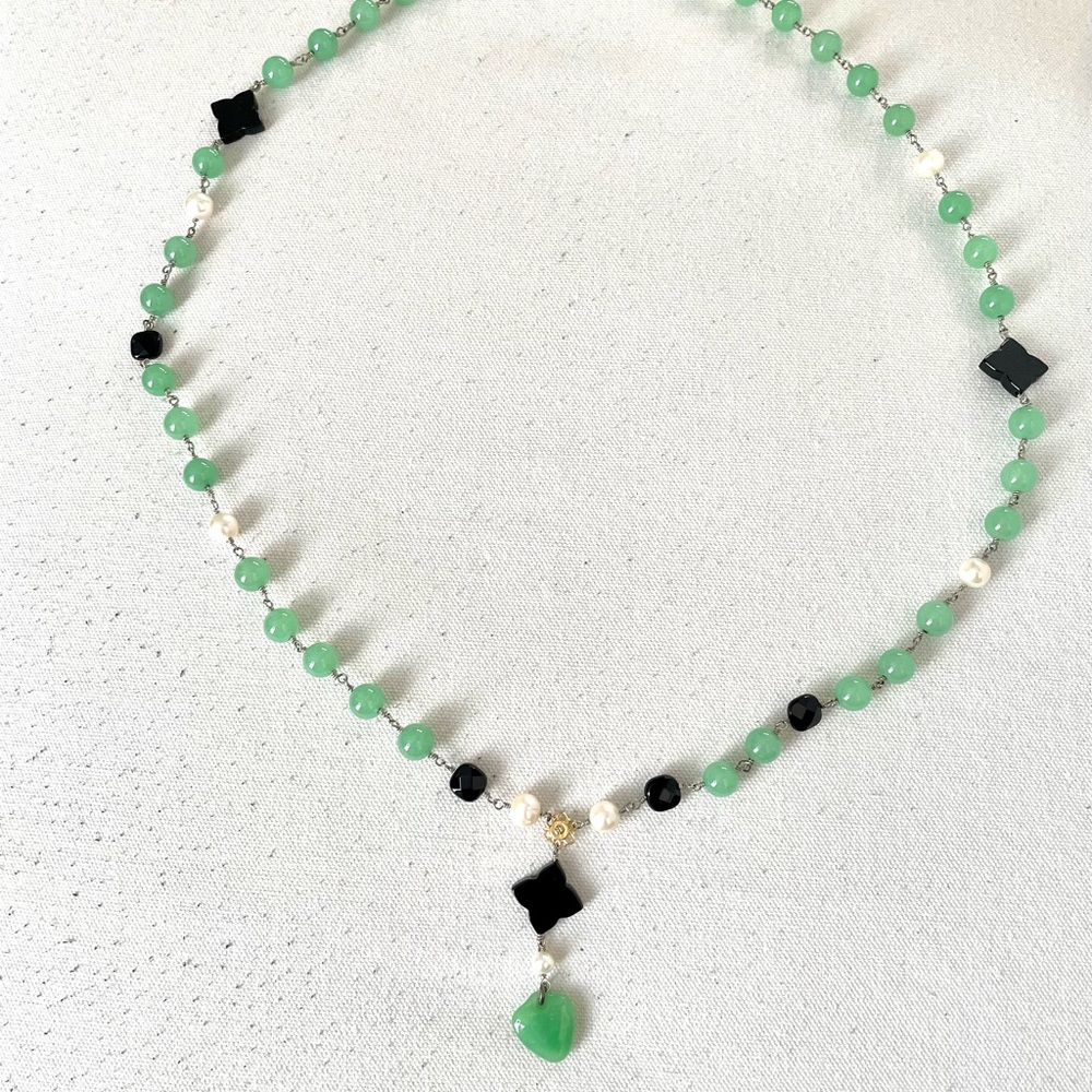 Green bead necklace with onyx and jade